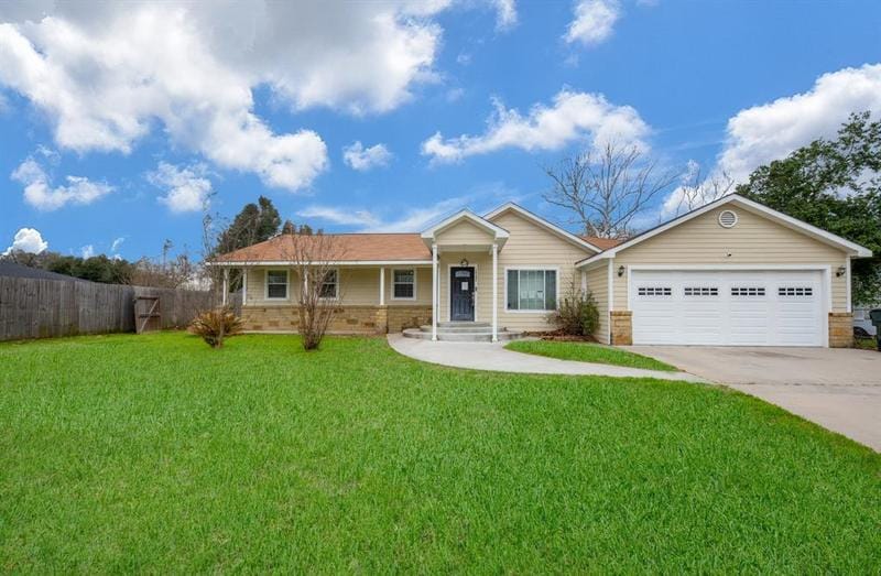 1702 Rampart St, Columbus, TX 78934 for Sale