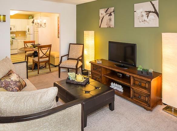 Landings At Greenbrooke Apartments - 10015 Parthenon Ct - Charlotte, NC Apartments for Rent