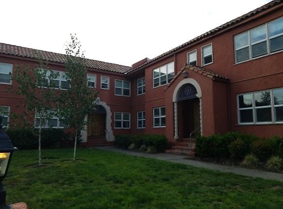 Villa Royale Apartments - 2437 NE Hoyt St - Portland, OR Apartments for Rent