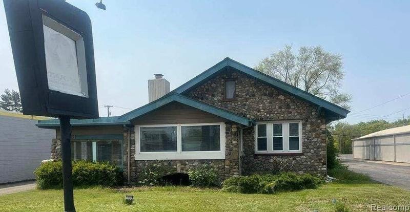 4431 Dixie, Waterford Township, MI 48329 - MLS 20230039575 for Sale