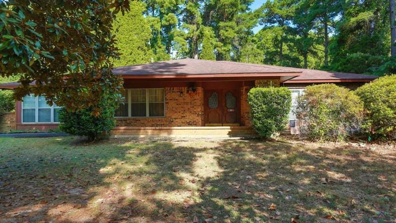 303 COUNTRY CLUB DR, Marshall, TX 75672 Single Family Residence For Sale  MLS# 20235019