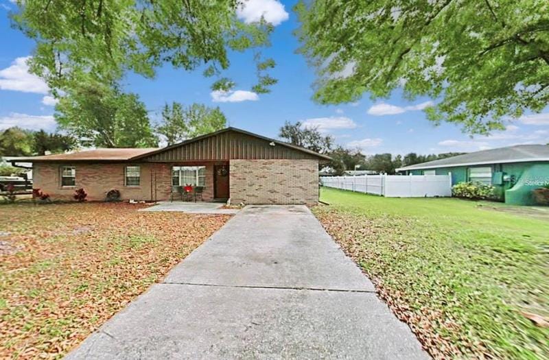 606 Hatfield Rd, Winter Haven, FL 33880 - MLS P4928229 for Sale