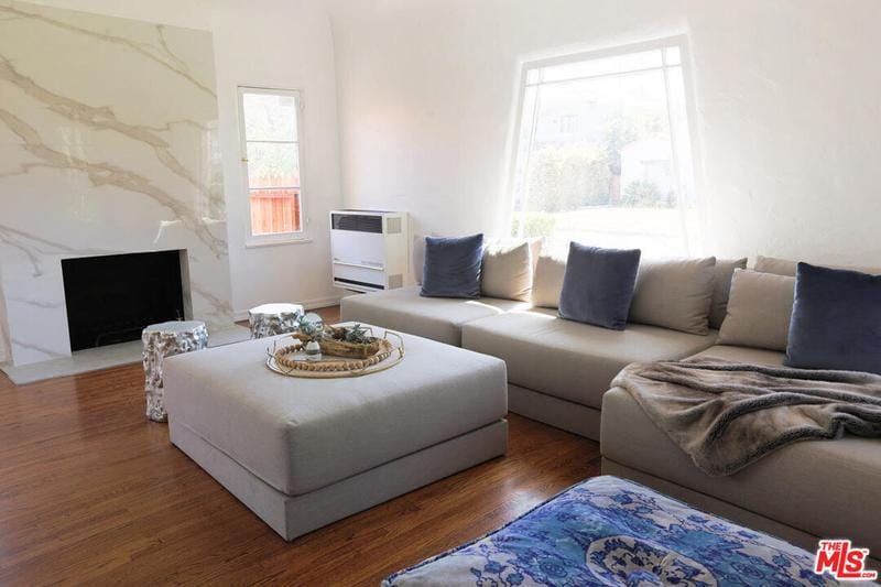 366 North Kings Road, Los Angeles, CA 90048 for Rent