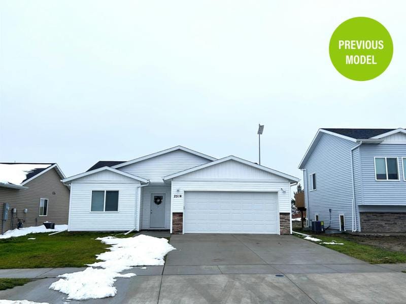2405 IVORY ST, Minot, ND 58703 Single Family Residence For Sale  MLS# 231841