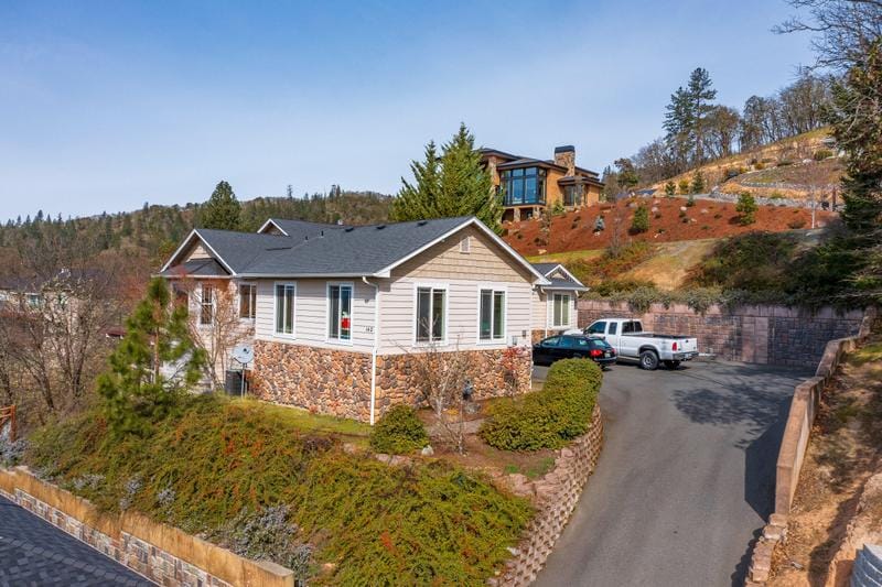 142 NW Native Run Loop, Grants Pass OR 97526 for Sale