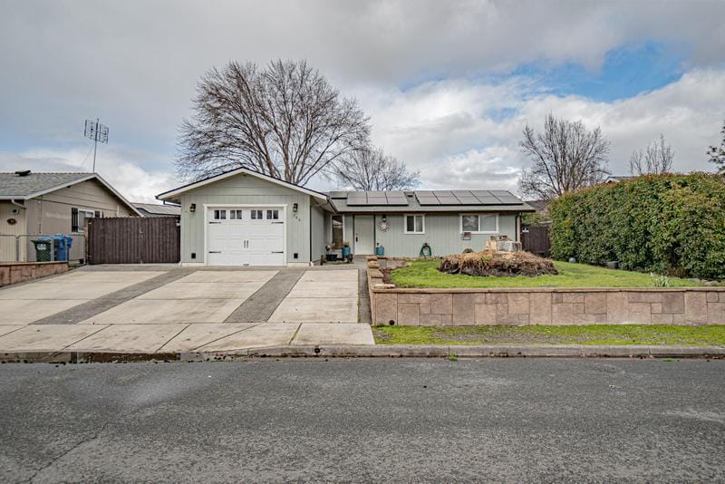 590 Laurel Street, Eagle Point OR 97524 for Sale