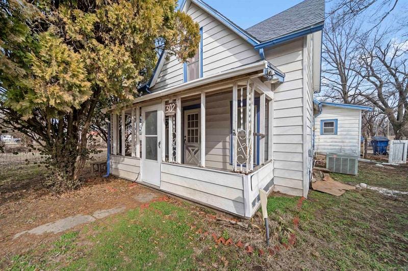 302 N Logan St, Belle Plaine, KS 67013  MLS# 635147 for Sale