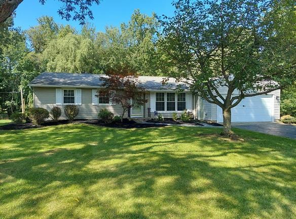 34 Putting Green Ln - Penfield, NY 14526 - Home For Rent