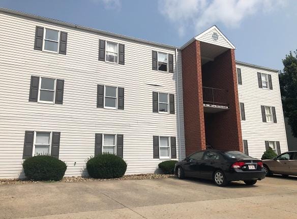 Barrington North Apartments - 108 Wedgewood Dr - Morgantown, WV Apartments for Rent