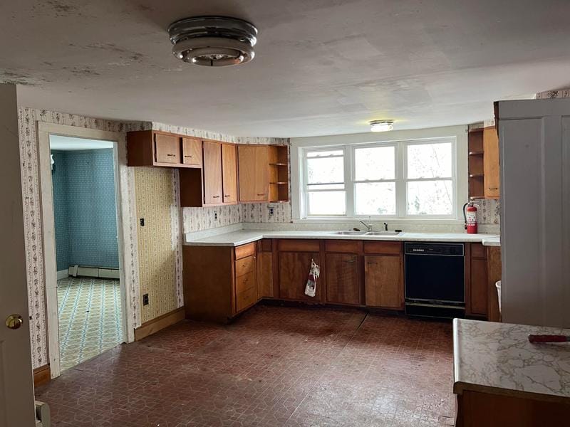 37 E Main Street, Vinalhaven ME 04863 for Sale