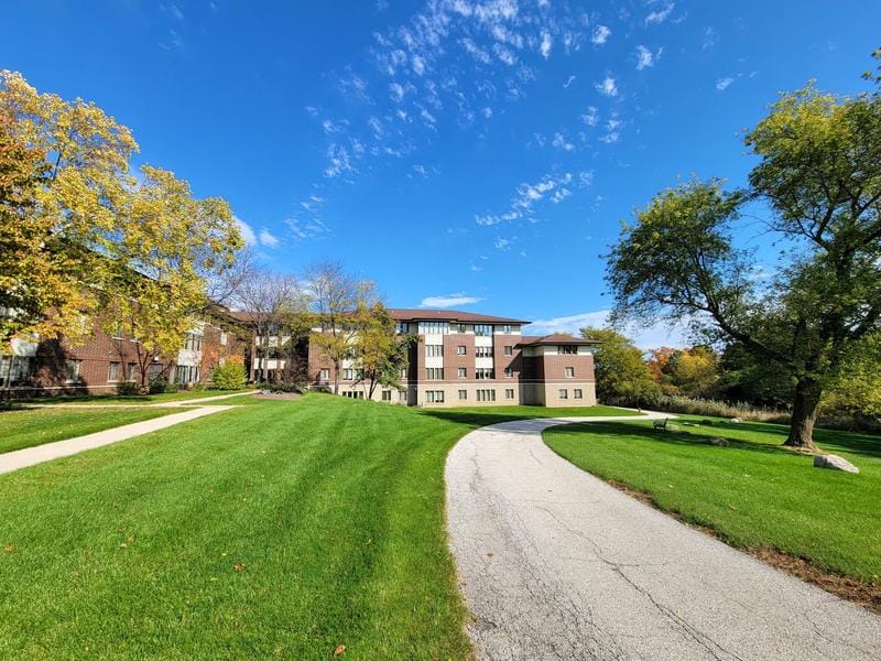 1075 East Victory Drive, Unit 220, Lindenhurst, IL 60046 for Rent