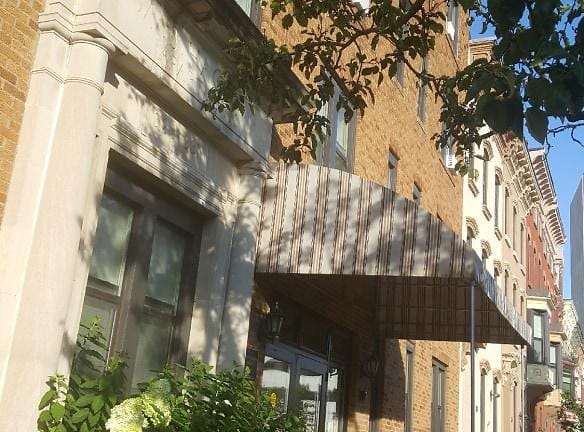 Robinson Square Apartments - 325 Hamilton St - Albany, NY Apartments for Rent