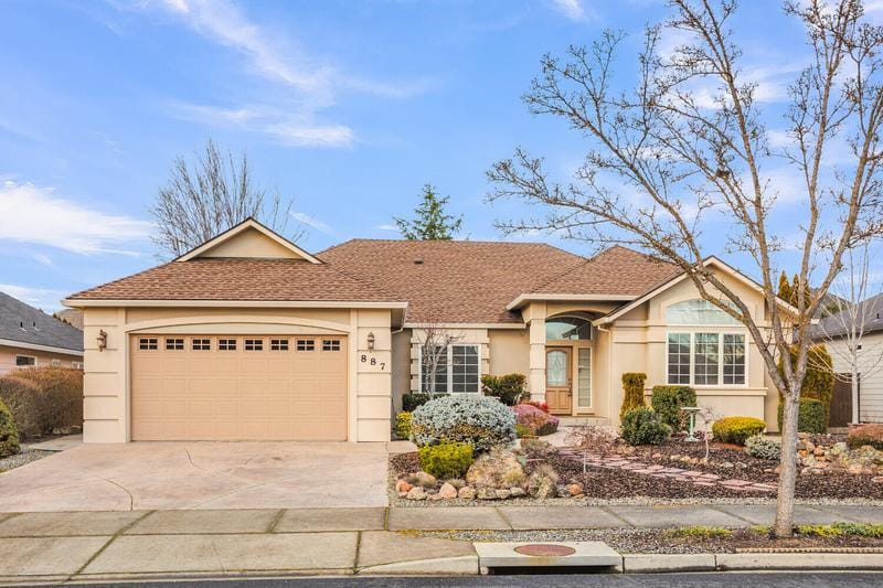 887 St Andrews Way, Eagle Point OR 97524 for Sale