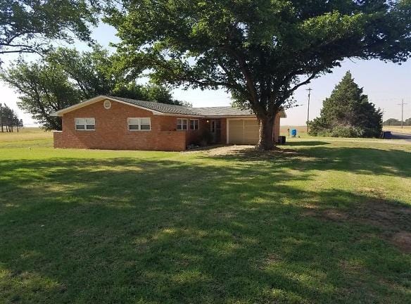 8902 Co Rd 7700 - Slaton, TX 79364 - Home For Rent
