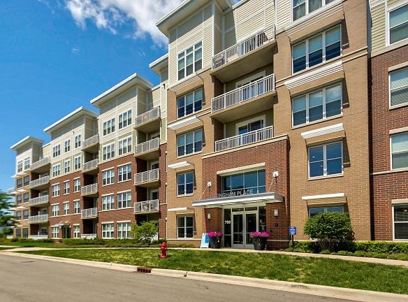 Buckingham Place Apartments - 750 E Northwest Hwy - Des Plaines, IL Apartments for Rent
