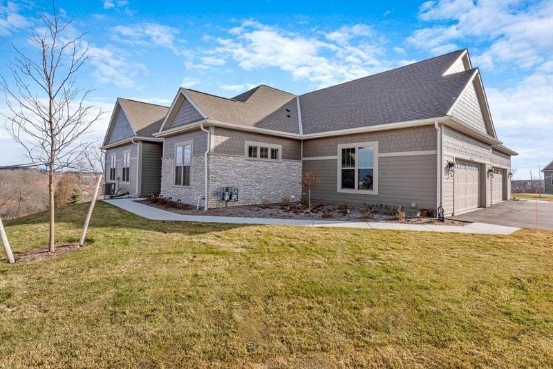 N28W25172 Parkway Ridge CIRCLE UNIT 21 A, Pewaukee, WI 53072  MLS# 1860212 for Sale