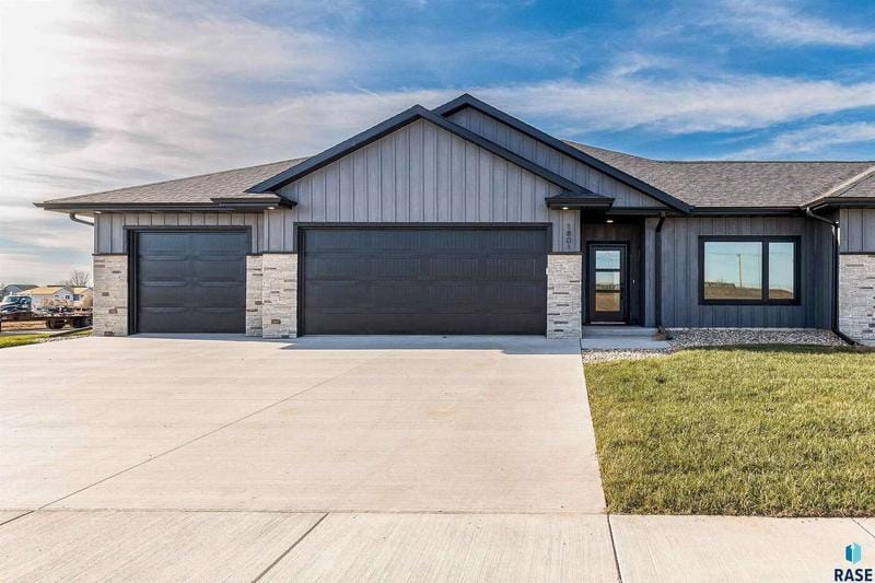 1801 N Cavalier Ave, Sioux Falls, SD 57107  610858089 for Sale