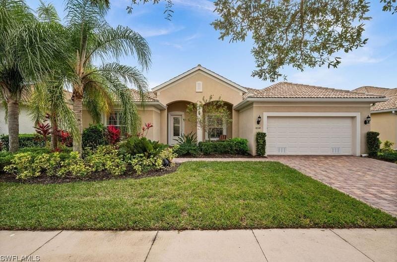 8514 Karina Ct, Naples, FL 34114 - MLS 224008037 for Sale