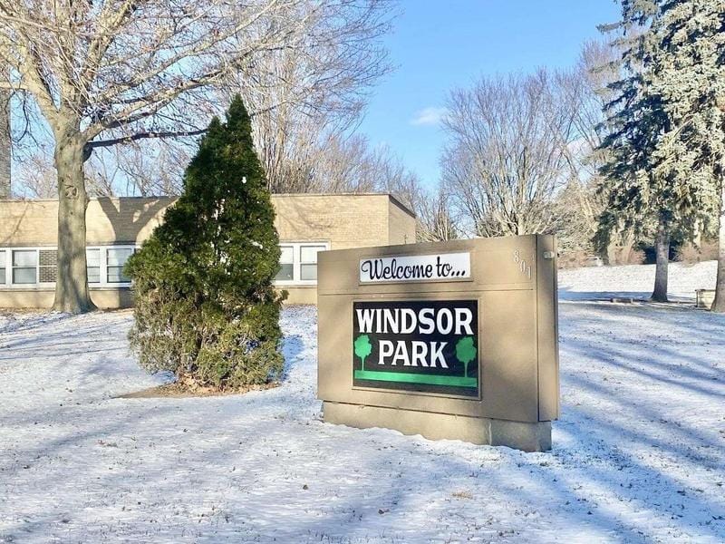 801 Davis, Salon, Dubuque, IA 52001  613078890 for Rent
