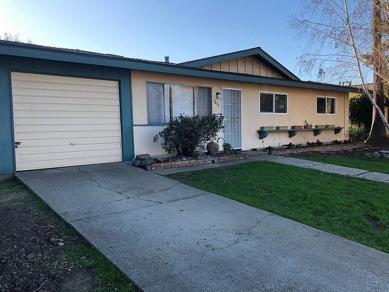 Nice 3/2 for rent in San Luis Obispo, CA #1877 Lima Dr