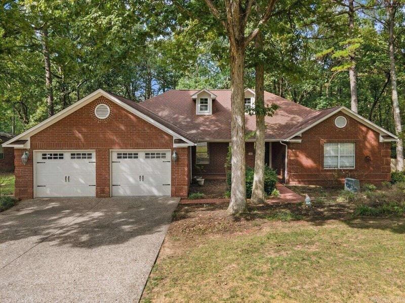122 Hillcrest Dr, Russellville, AR 72802  623863988 for Sale