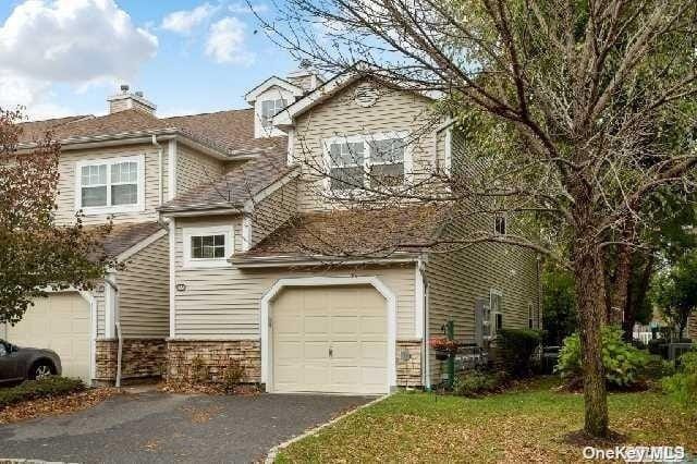 135 Carriage Lane, Unit 135, Plainview, NY 11803 for Sale
