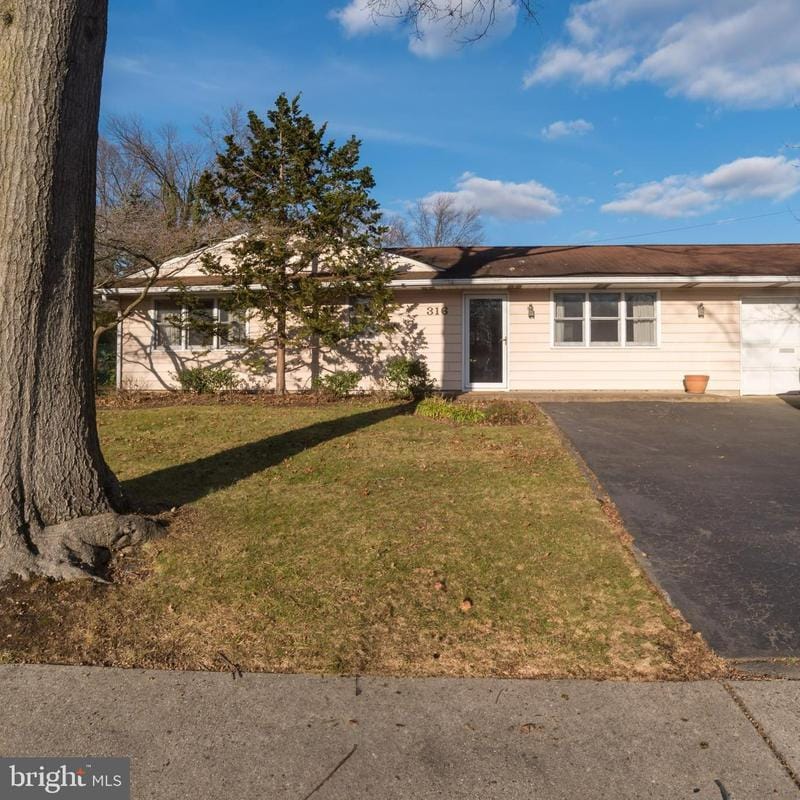 316 Thornridge Drive, Levittown, PA 19054 for Sale