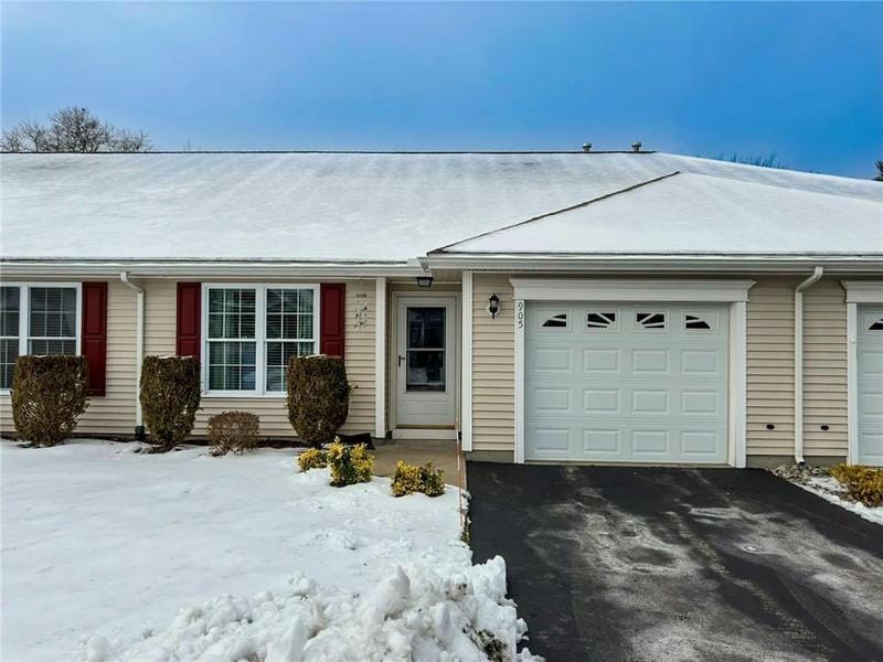 905 VILLAGE GREEN CIR, Coventry, RI 02816 Condominium For Sale  MLS# 1351560