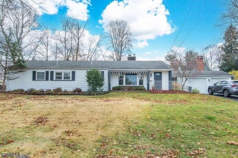 1 Inwood Dr, Little Falls, NJ 07424  623838641 for Sale