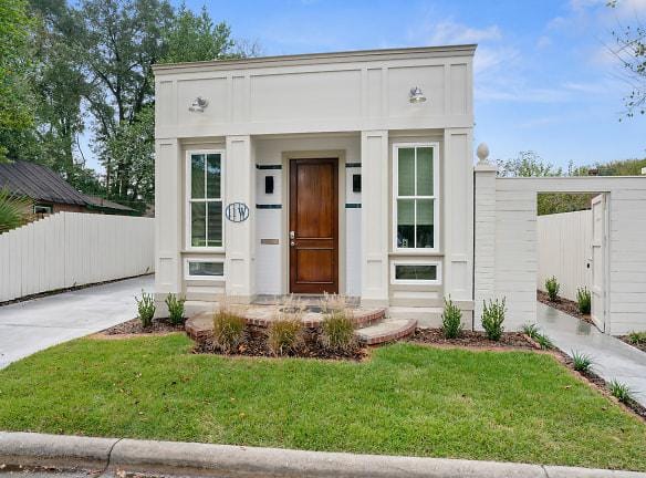 11 W 45th St unit A - Savannah, GA 31405 - Home For Rent