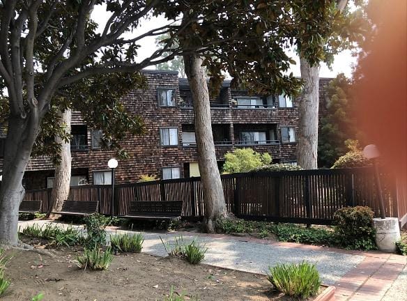 Redwood City Commons Apartments - 875 Walnut St - Redwood City, CA Apartments for Rent
