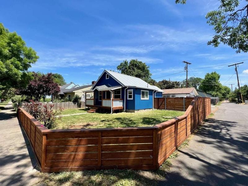 16 Quince Street, Medford, OR 97501  624376499 for Sale