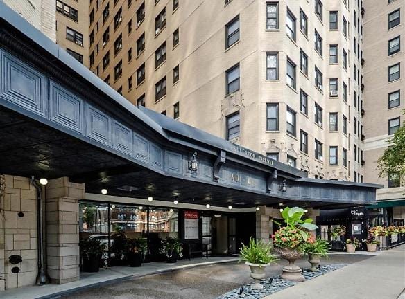 The Patricians Apartments - 401 W Fullerton Pkwy - Chicago, IL Apartments for Rent