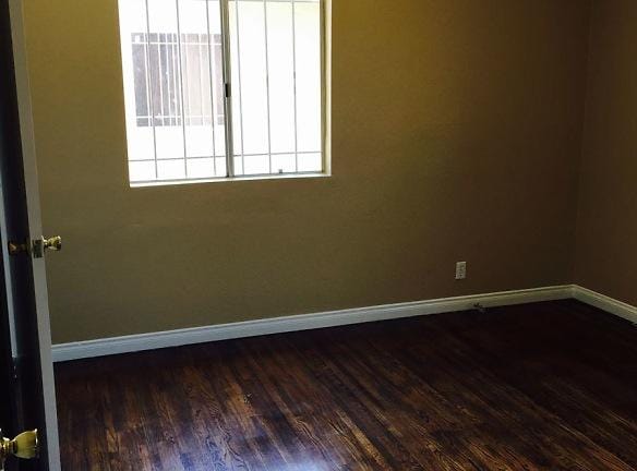 2914 Poplar Dr - Lynwood, CA 90262 - Home For Rent