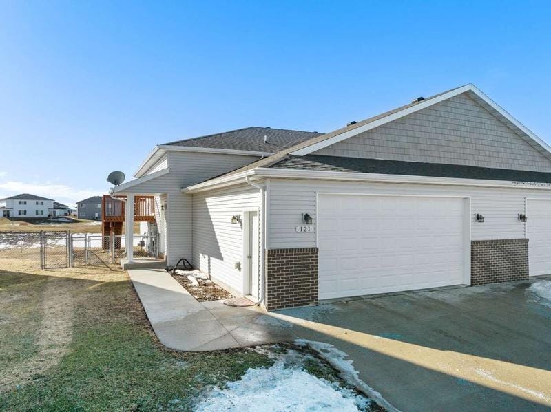 121 Mulberry Loop, Minot, ND 58703  622369609 for Sale