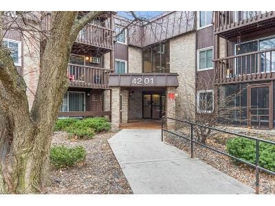 Lakeside Ave N Apt 112 for Sale