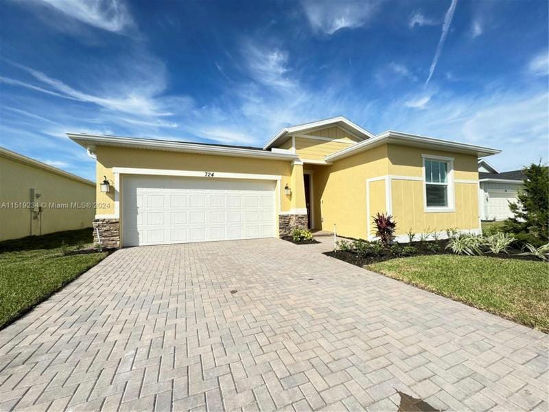 724 VERIDIAN CIR NW, Palm Bay, FL 32907 Single Family Residence For Sale  MLS# A11519234
