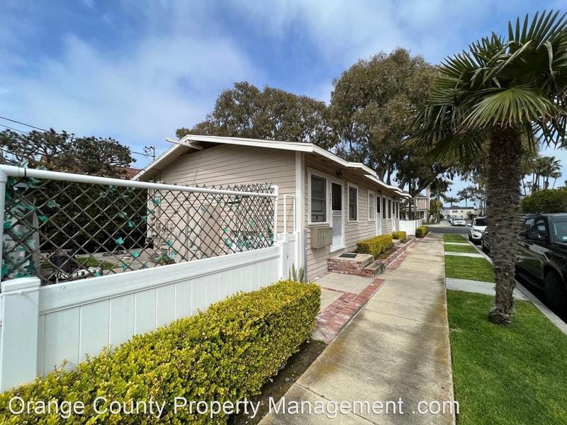 203 Pecan Ave  201-205 Pecan Ave for Sale