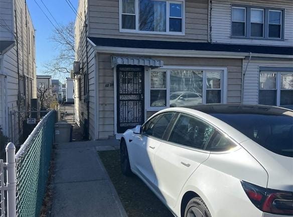 42-34 Marathon Pkwy - Queens, NY 11363 - Home For Rent