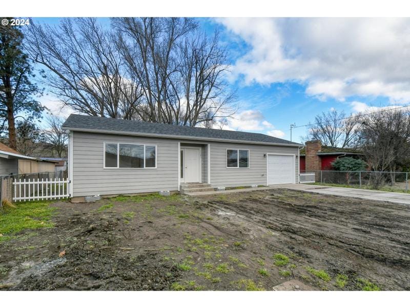 3207 NE Riverside, Pendleton OR 97801 for Sale