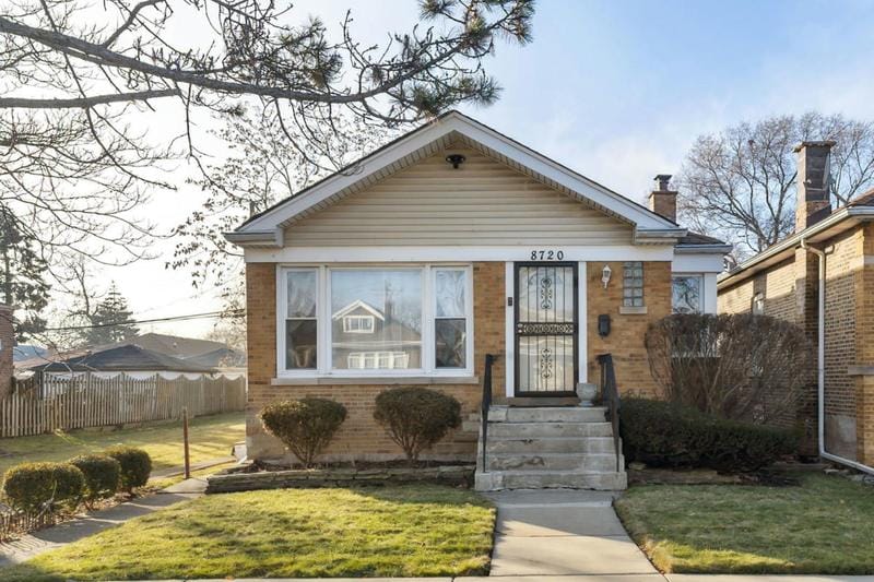 8720 S EUCLID AVE, Chicago, IL 60617 Single Family Residence For Sale  MLS# 11966816