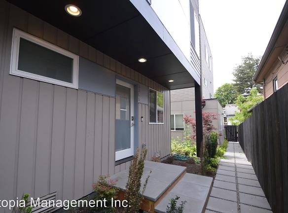 5266 Brooklyn Ave NE - Seattle, WA 98105 - Home For Rent