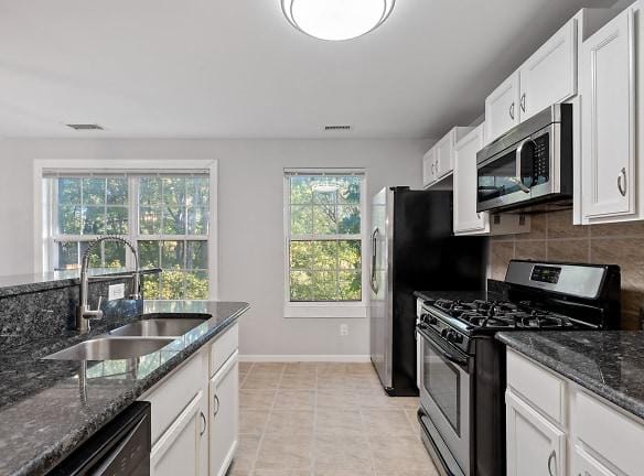 7914 Gilead Rd - Huntersville, NC 28078 - Home For Rent
