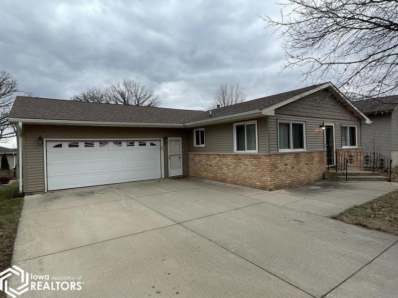 Clear Lake, Cerro Gordo County, IA House for sale Property ID: 418877015