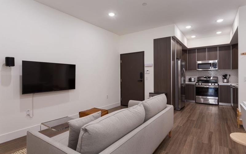 Rental listing in West Hollywood, Metro Los Angeles. Contact the landlord or property manager direct about rental.