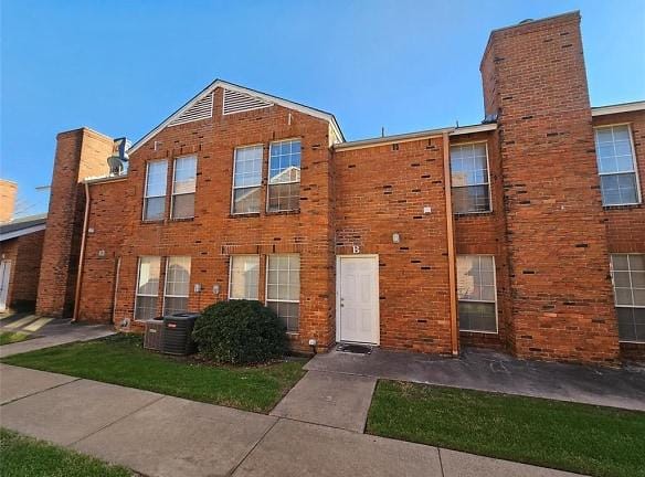 1400 Darr St #B - Irving, TX 75061 - Home For Rent
