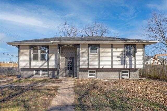 102 SW 6th Street, Oak Grove, MO 64075  624434740 for Sale