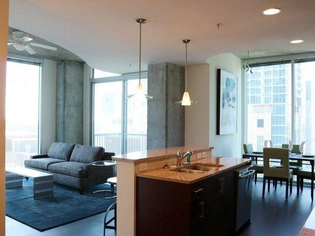 Furnished Uptown, Charlotte room for rent in 2 Bedrooms, Apartment for 1312 per month. Room ID 4739644