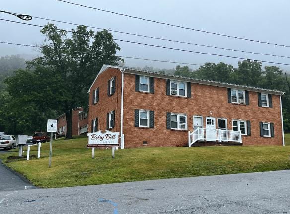 437 Betsy Bell Rd unit F3 - Staunton, VA 24401 - Home For Rent