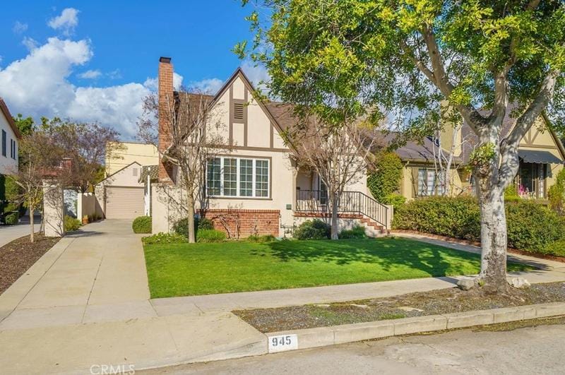 945 Cabrillo Dr, Glendale, CA 91207 - MLS SR24015650 for Sale